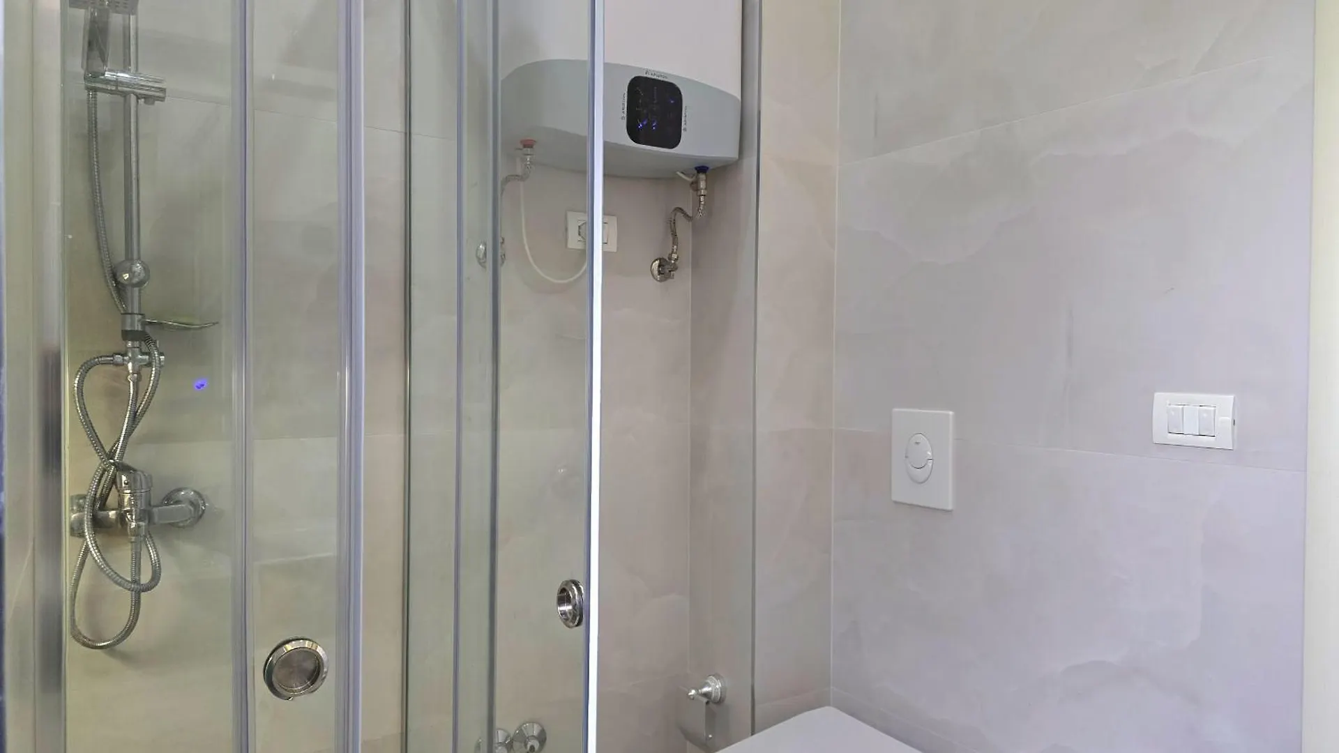 Lura 3 Floral Apartment Plazhi San Pietro