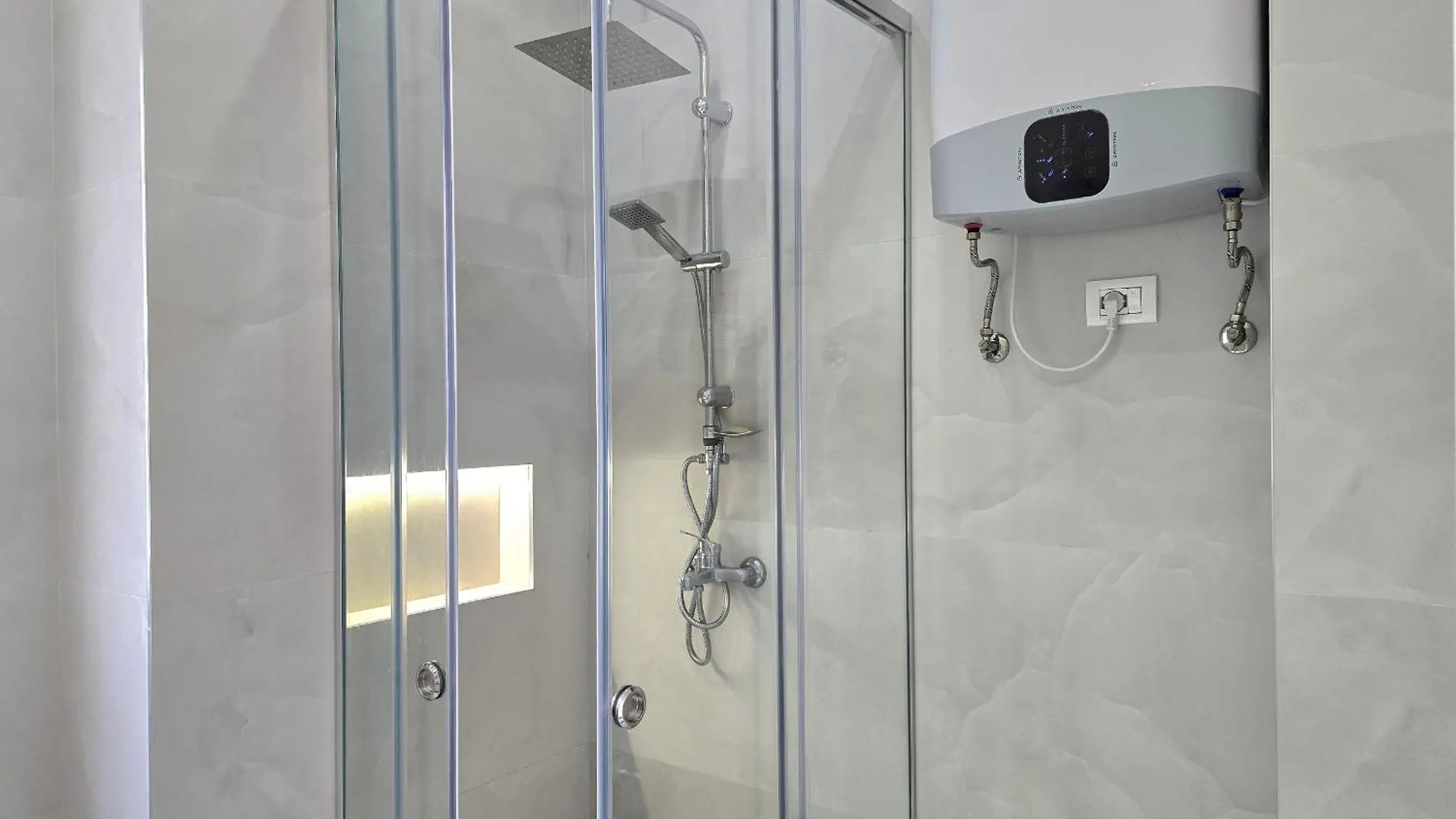 Lura 3 Floral Apartment Plazhi San Pietro