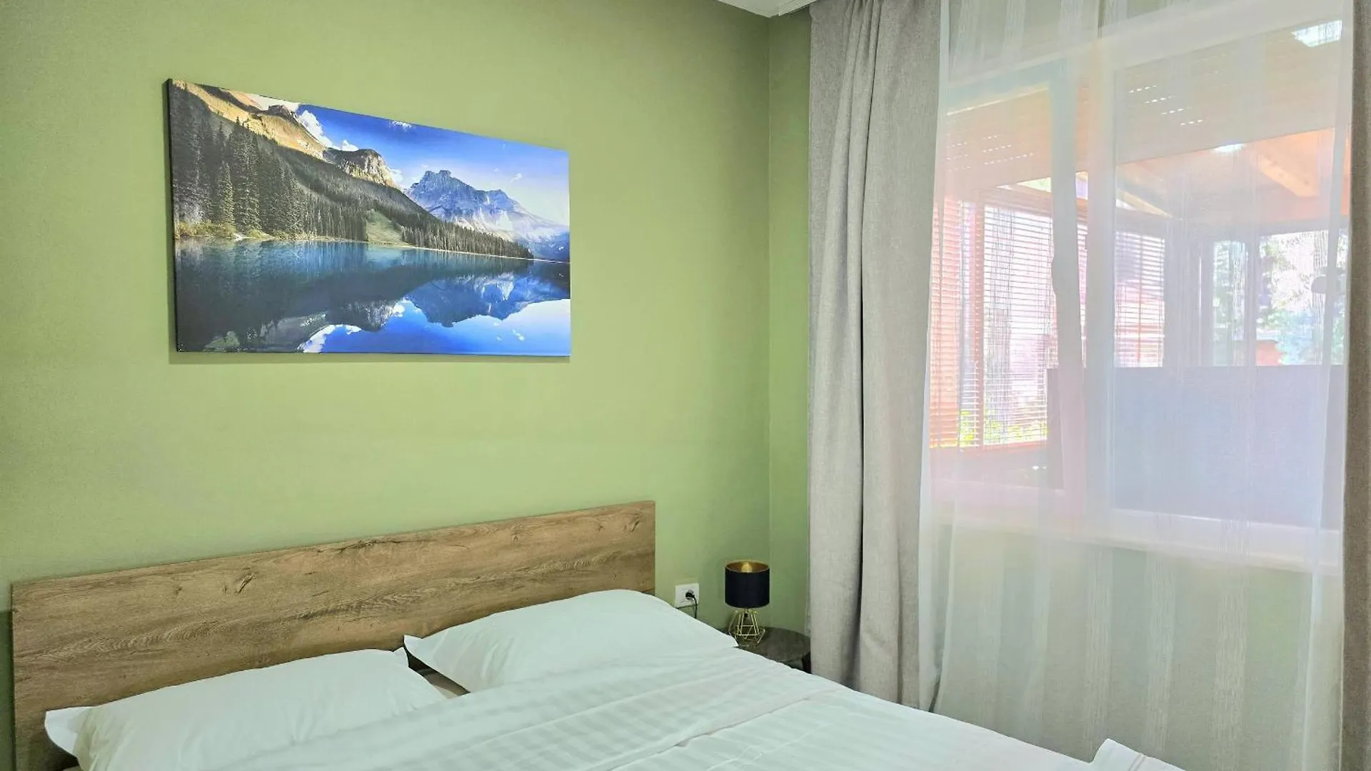 Lura 3 Floral Apartment Plazhi San Pietro