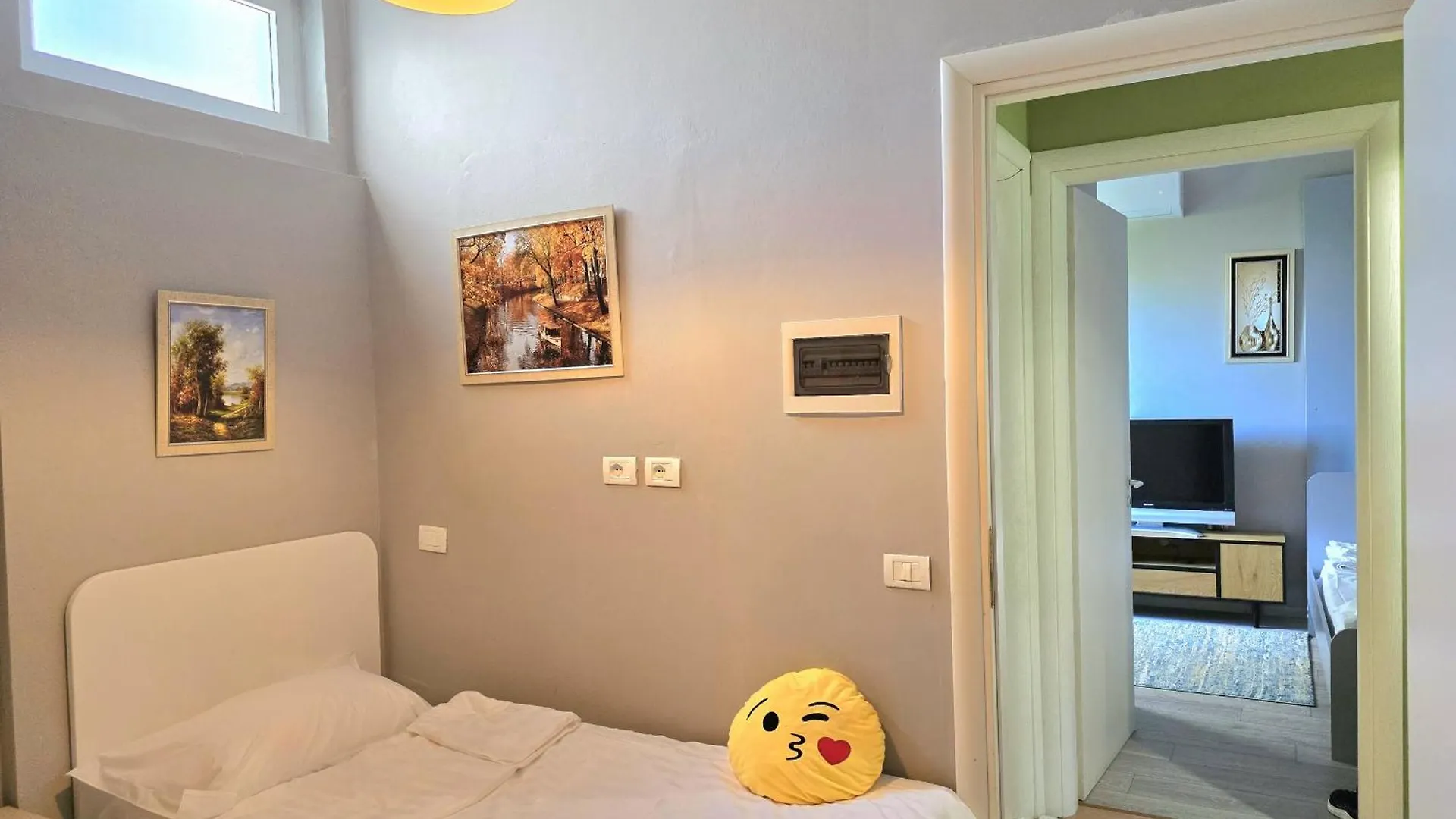 Lura 3 Floral Apartment Plazhi San Pietro