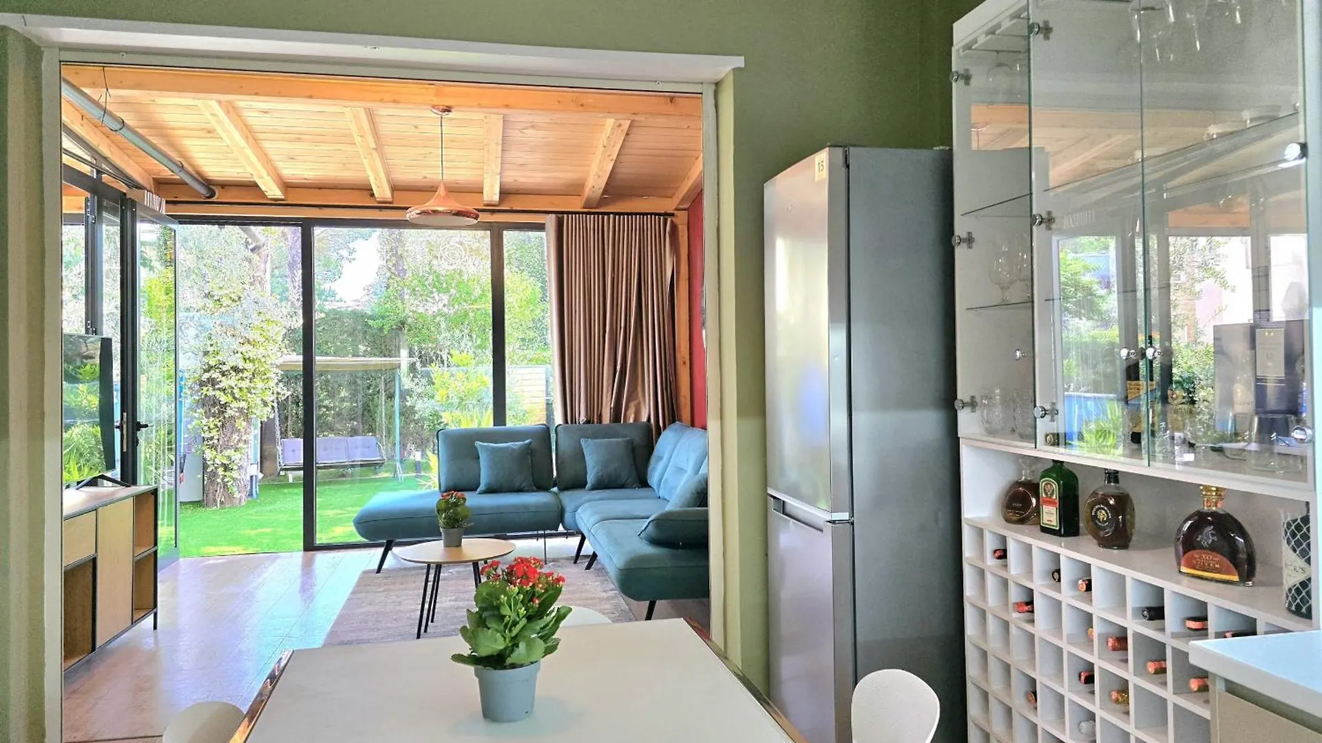 Lura 3 Floral Apartment Plazhi San Pietro 알바니아