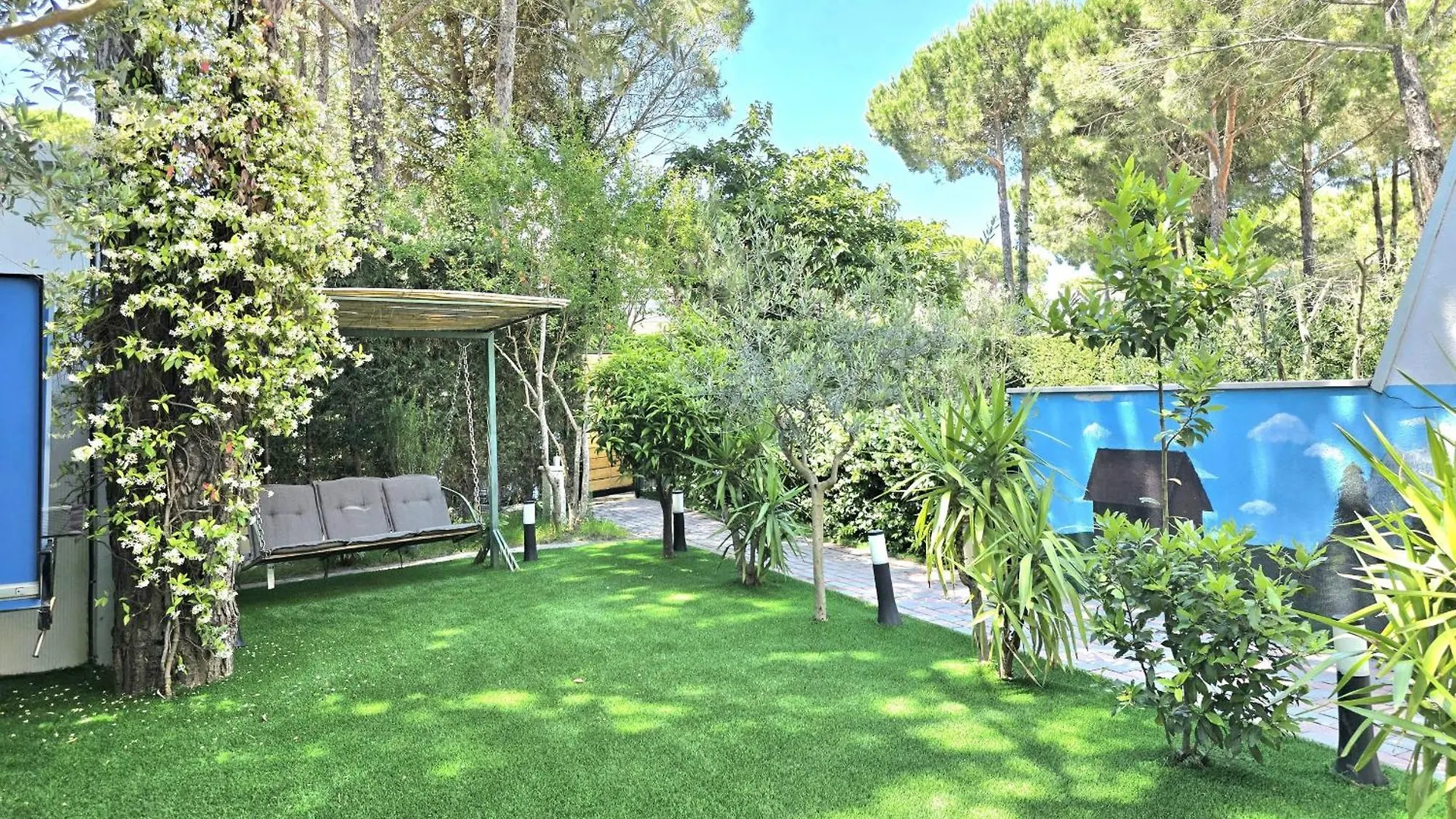 Lura 3 Floral Apartment Plazhi San Pietro